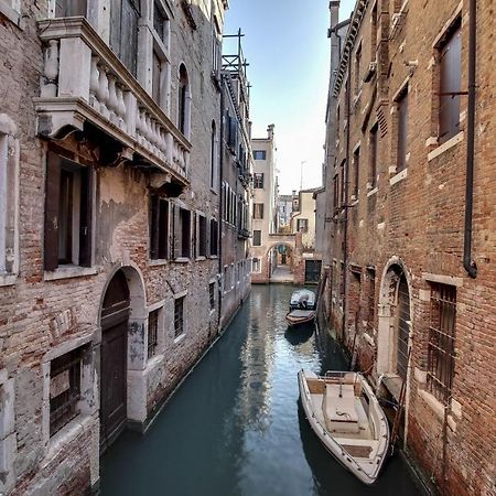 Canal view suite in Rialto Venezia Esterno foto